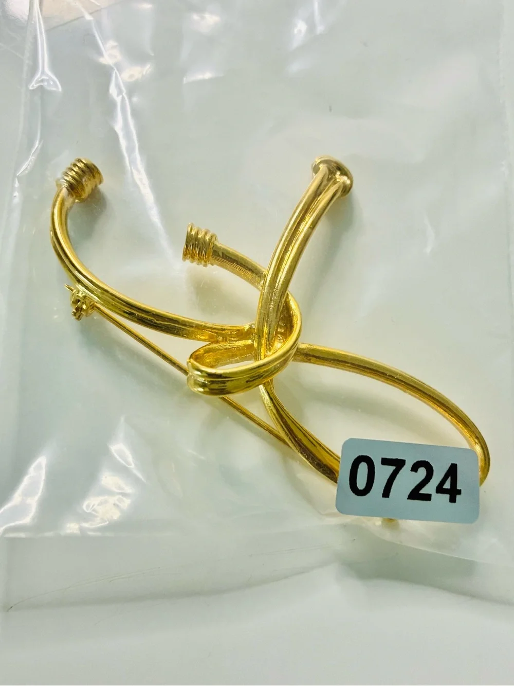 VTG 90s Classic Gold Tone Bow Knot Brooch Oversized Classic and Timeless EUC